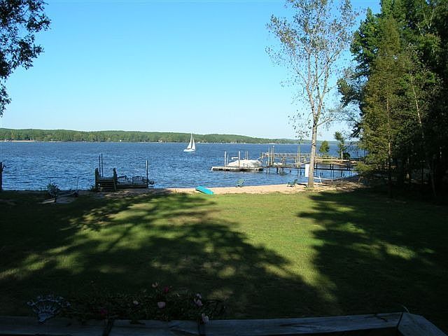 Natural, walk-out beach to the lake