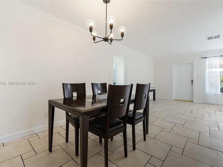 232 SE 6th St — Photo 7