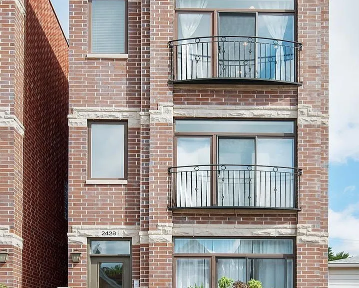2428 W Augusta Blvd #3 — Photo 1