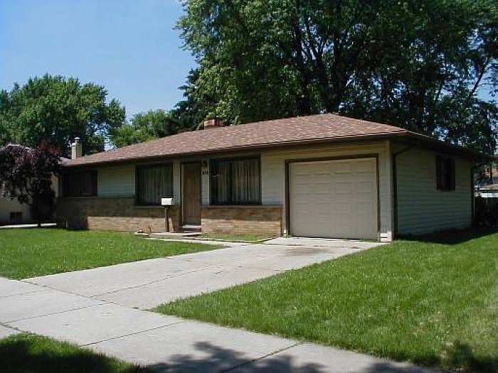 2nd image of 830 Elma Ave