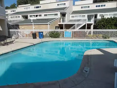 3 bed, 2.0 bath, 1385 sqft, $2,500 — Photo 3