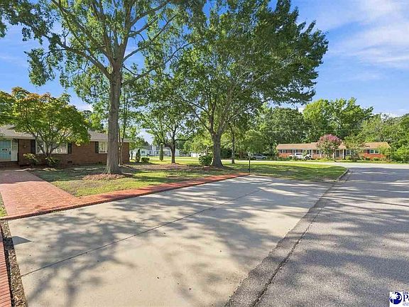 3rd image of 202 N Harvest Ln