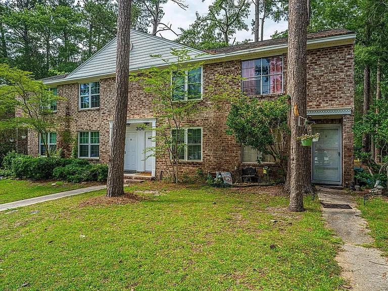 306 Crestview Dr — Photo 15