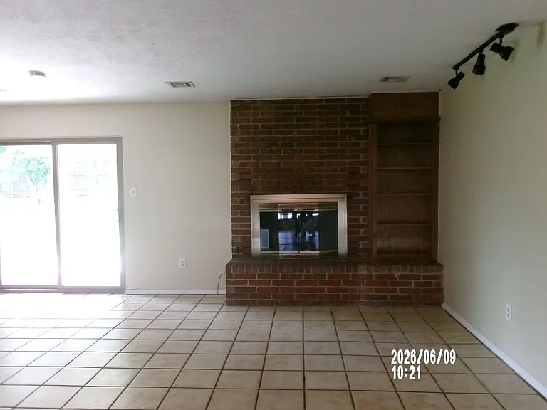 2205 NW 50th St — Photo 31