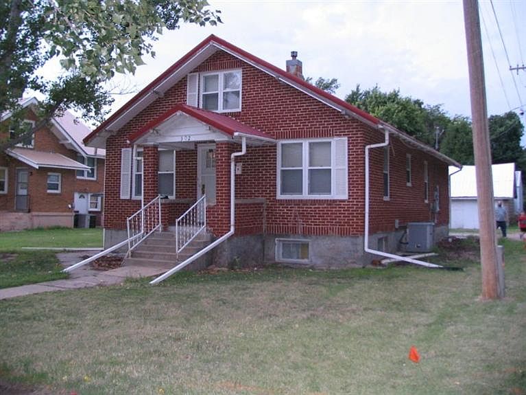 1st image of 302 N Wilhelm Ave