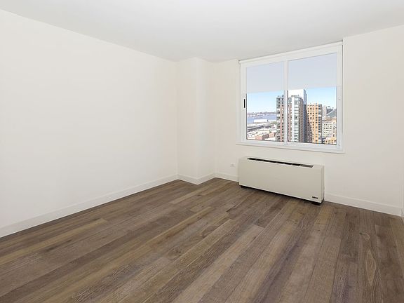 5th image of 560 W 43rd St APT 14C