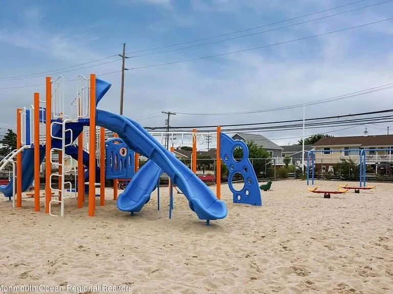 3174 Ocean Rd — Photo 43