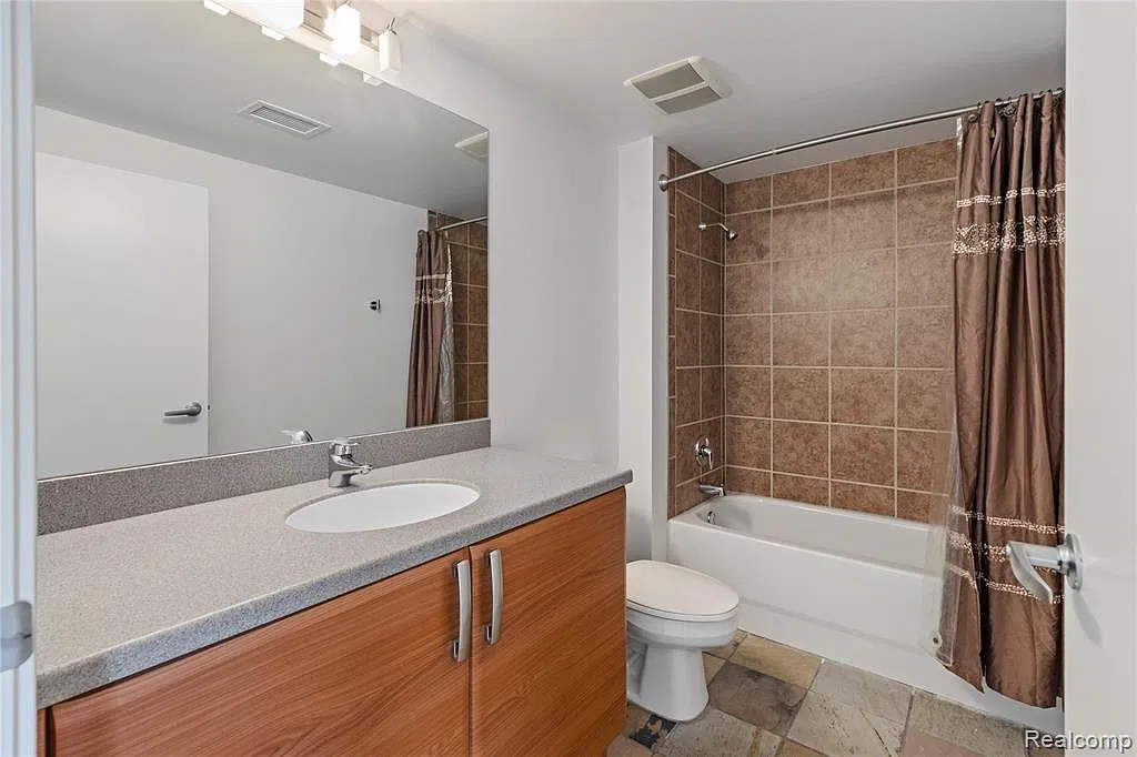 432 S Washington Ave — Photo 3