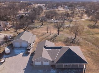 725 N Birch St, Ottawa, KS 66067