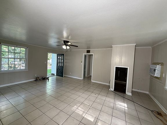 3rd image of 23 N Circle Dr