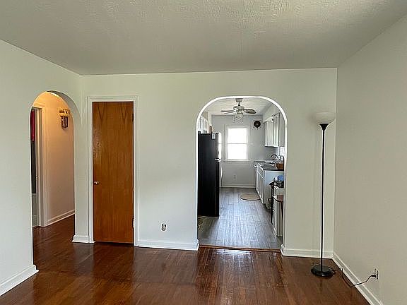3rd image of 719 Notre Dame Ave