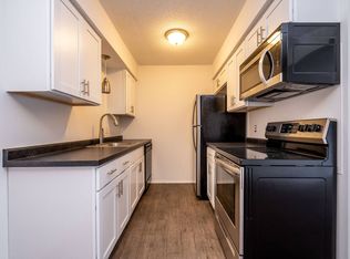 452 E Elmwood Ave APT 301, Clawson, MI 48017