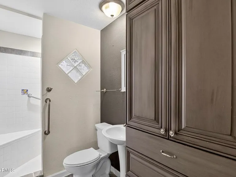 2215 W Butler Dr — Photo 13