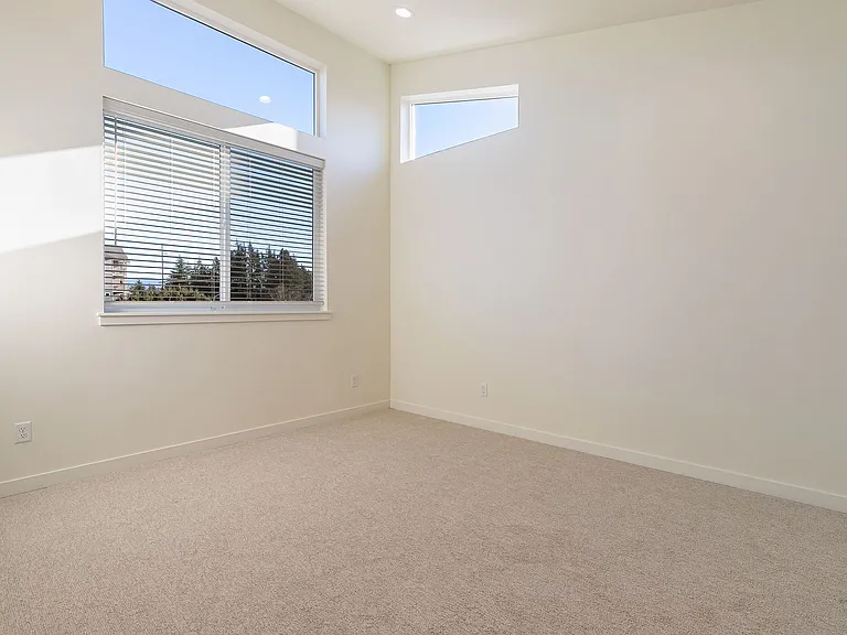 354 E Bakerview Rd — Photo 10