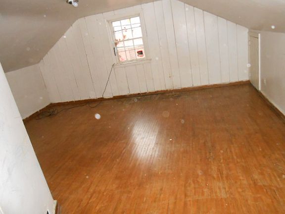 3rd image of 823 Dickinson St SE