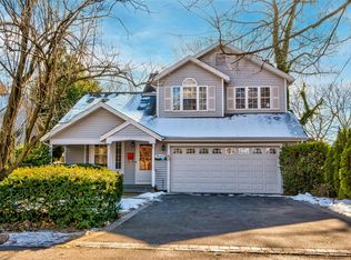 42 Pleasant Ave, Port Washington, NY 11050