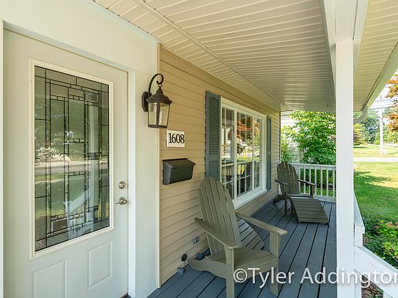 2nd image of 1608 Hall St SE