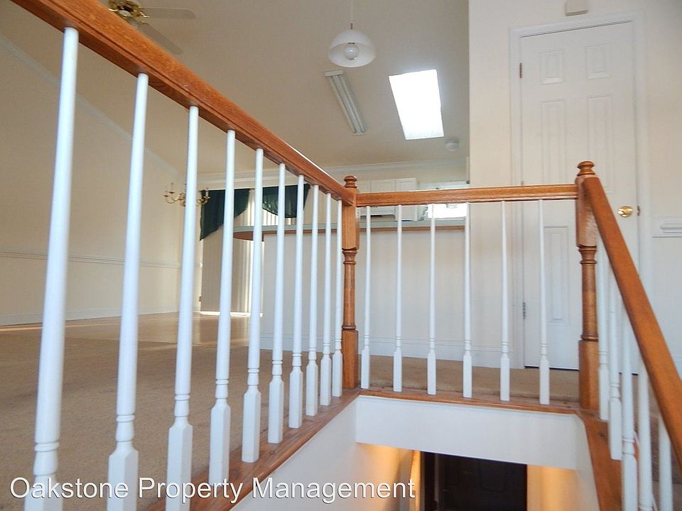 1st image of 48 Hall Ct
