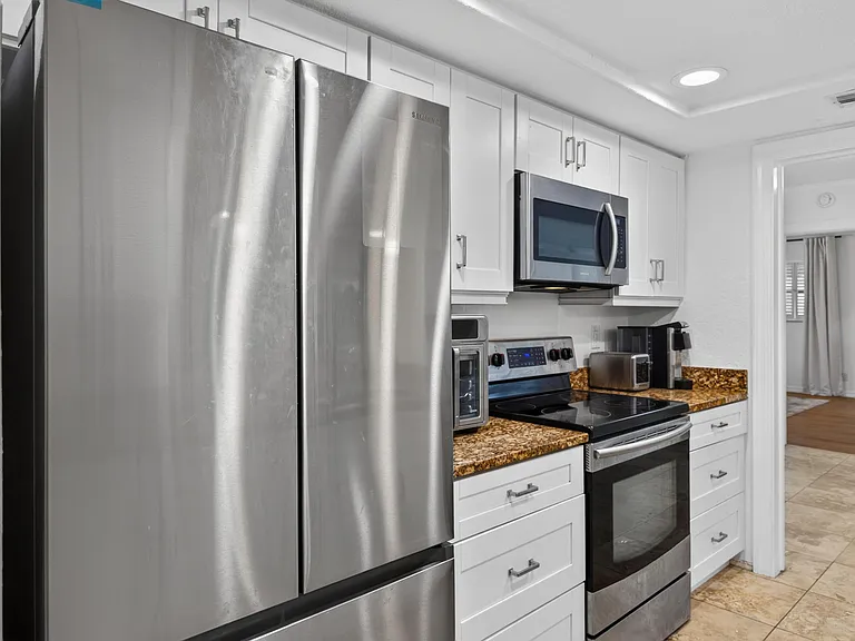 4431 NE 28th Ave — Photo 37