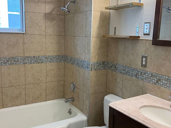 2nd image of 504 Fairgrove Ave Floor 1