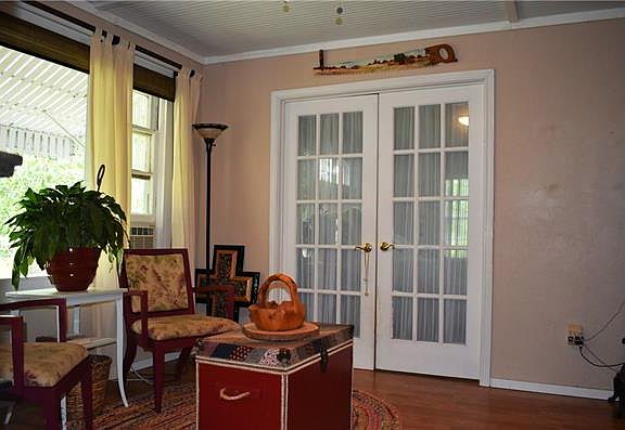 4th image of 9904 Farm Road 195