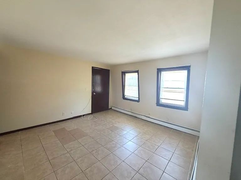 27 Zone St #2L — Photo 8