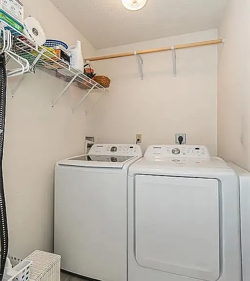 1079 Goss Ct — Photo 11