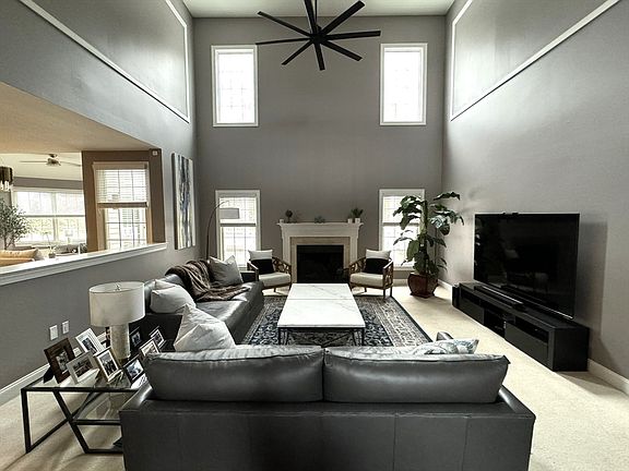 3rd image of 36 Lexington Dr