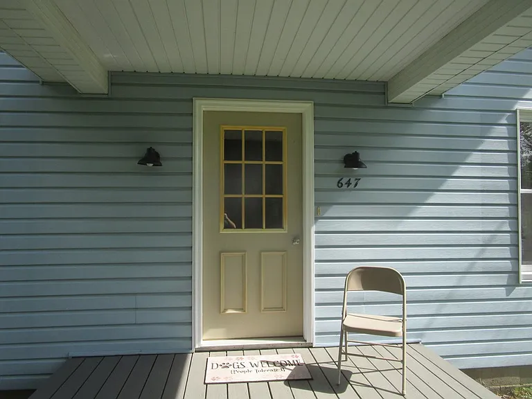 647 Arnold Ave — Photo 2