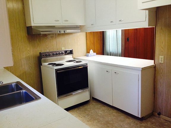 5th image of 113 W 9th St