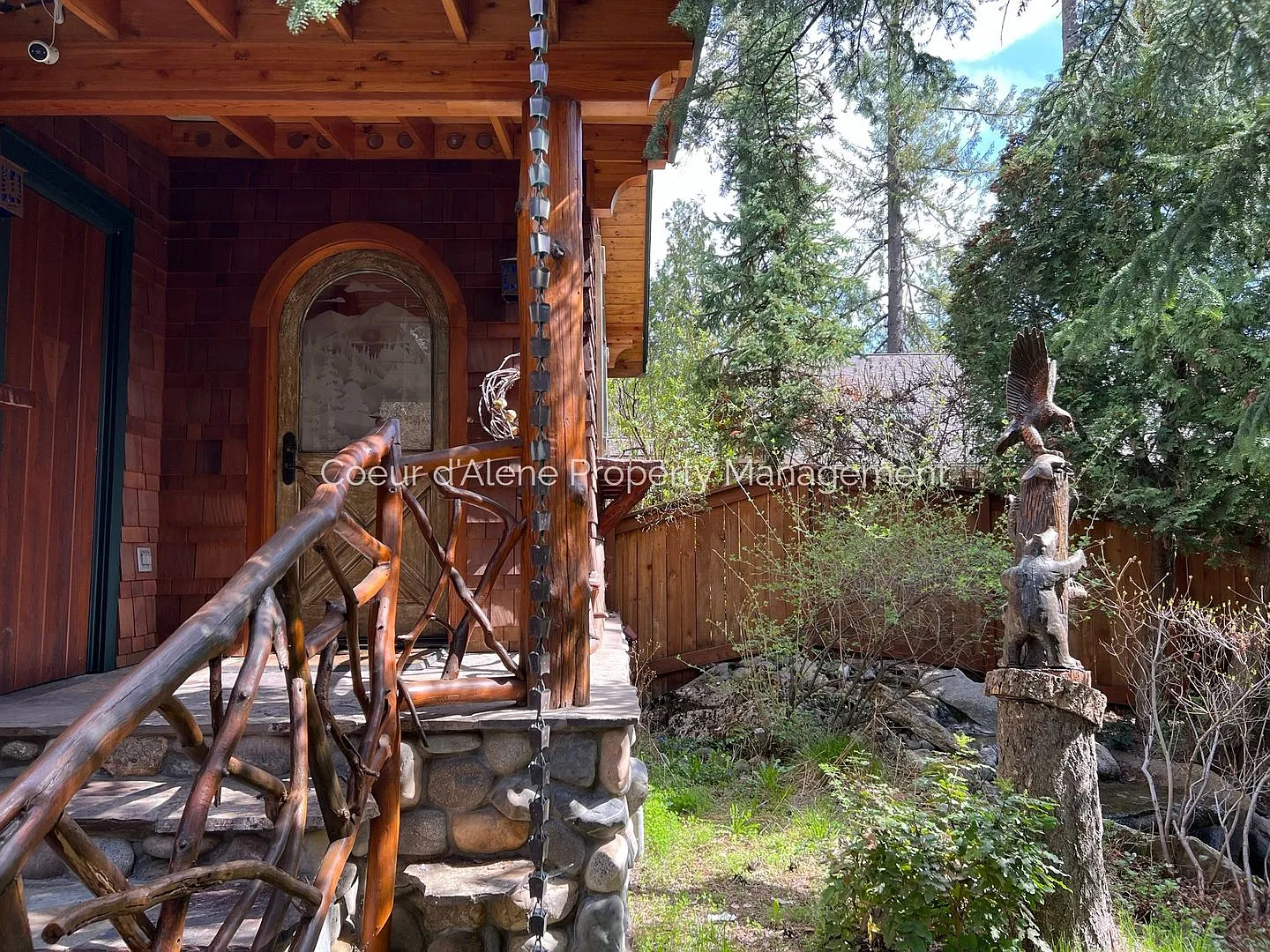 One of a kind cottage near Hayden Lake Country Club — Photo 1