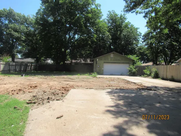 444 S 3rd St, Colwich, KS 67030