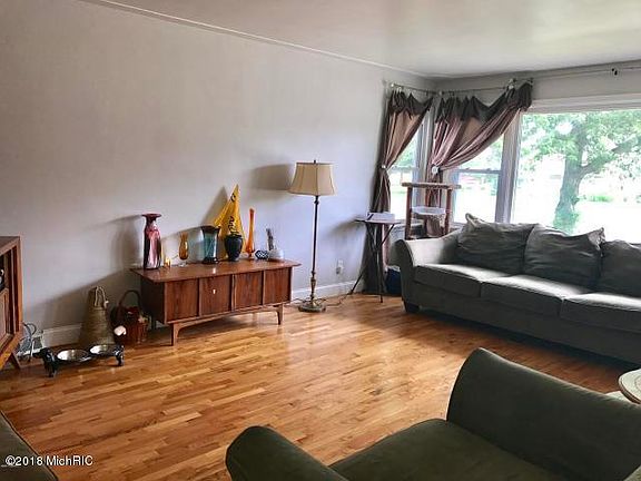 5th image of 613 S Despelder St