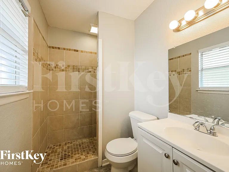 1802 Wilsons Creek St — Photo 10