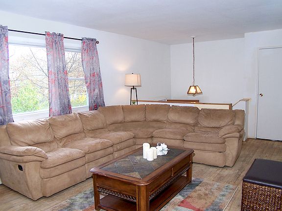 3rd image of 7 Huron Dr