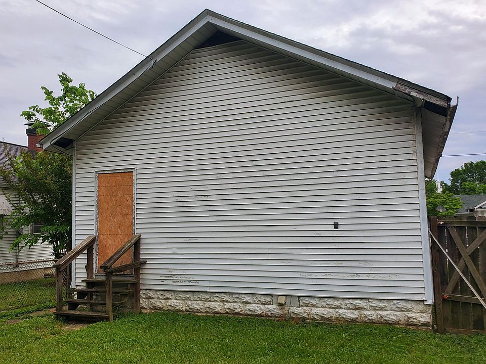 2nd image of 2139 Lytle St