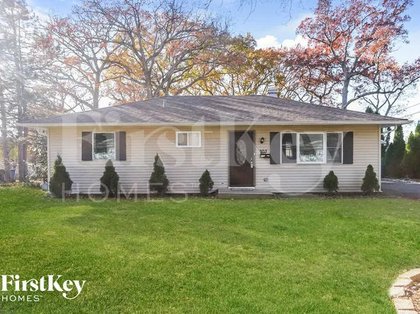 203 Caddy Ave, Carpentersville, IL 60110