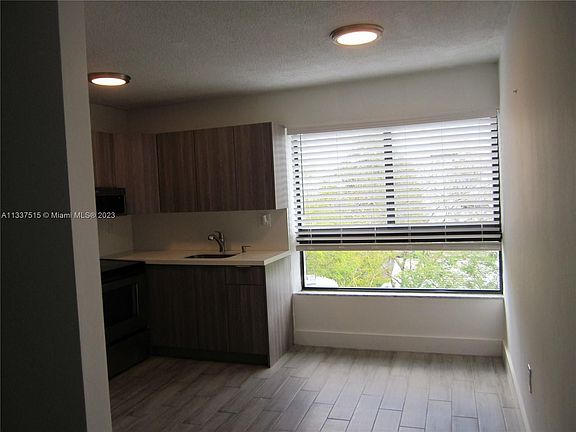 4th image of 810 Salzedo St #31