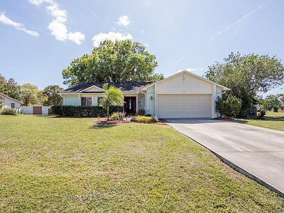 3rd image of 2900 Pineridge Cir