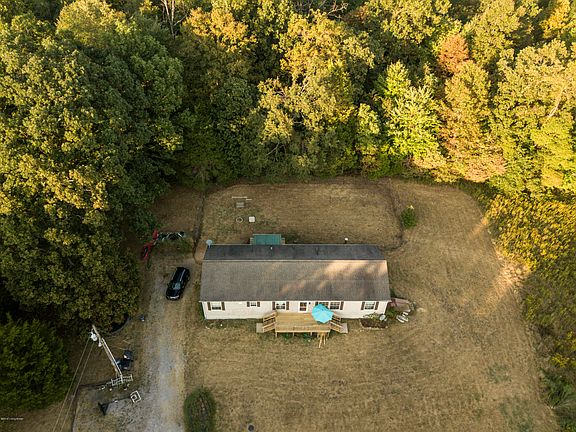3rd image of 290 Lake Dr