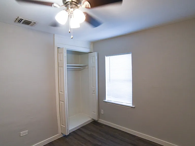 514 Bexar Dr — Photo 8
