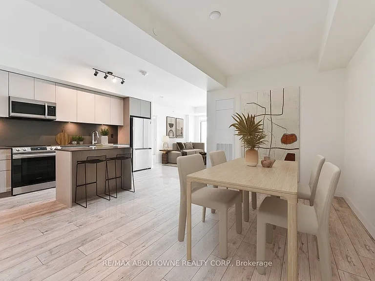 133 Bronte Rd #B0723 — Photo 4