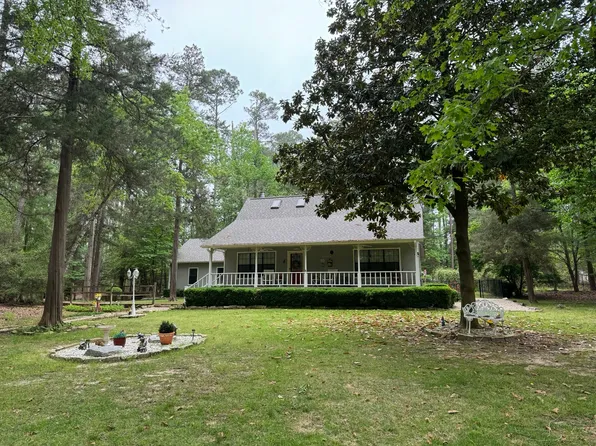 381 Branding Iron Ln, Holly Lake Ranch, TX 75765