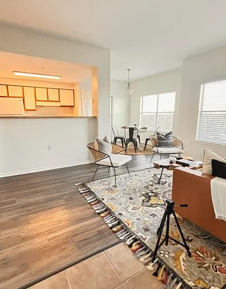 San Pedro Apartments — Photo 24