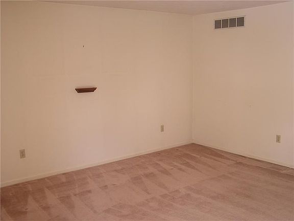 3rd image of 544 Lakewood Dr