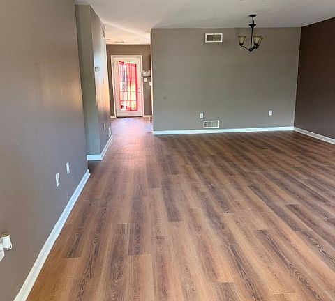 3rd image of 102 Martin Ct