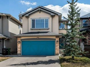 15 NW New Brighton Mnr SE, Calgary, AB T2Z 4G8