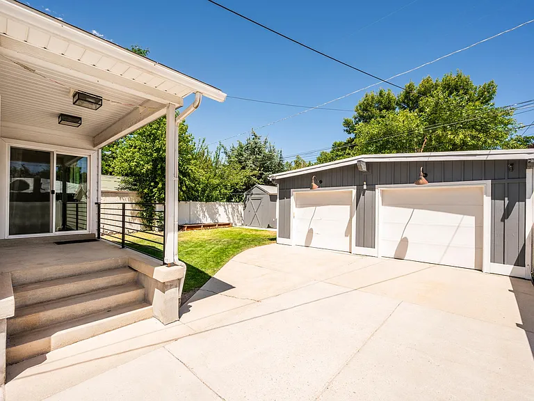 2545 S Filmore St E — Photo 27