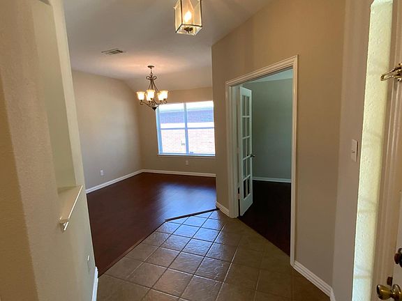 4th image of 2016 Jasmine Valley Dr
