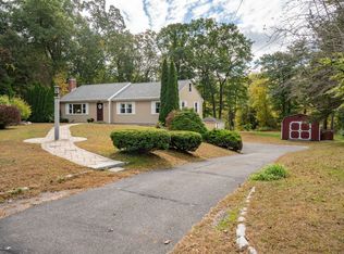 10 Mohawk Dr, Collinsville, CT 06019